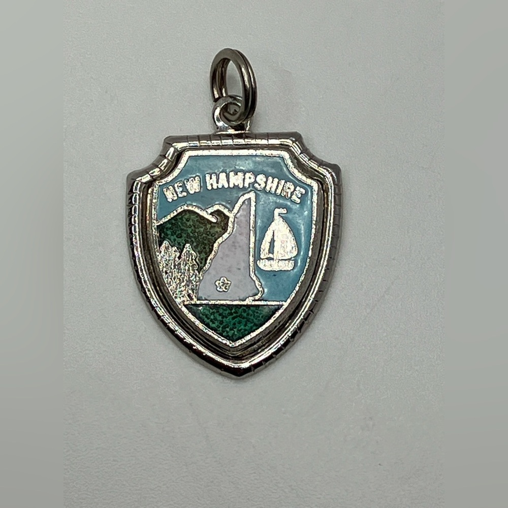 Vtg Sterling Silver & Enamel New Hampshire Travel Sheild Souvenir Charm | .8” L - Picture 2 of 6
